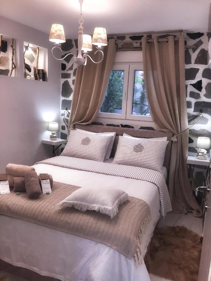 Modern Salon Apartment